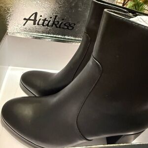 Black Chunky Block Heel Bootie